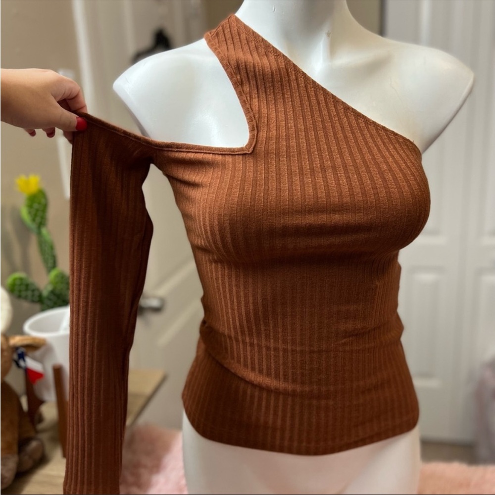 3/$20 NWT one sleeve top